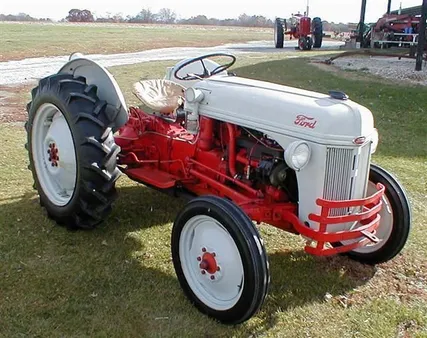 Ford 8N Tractor Features